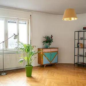 Family Friendly In The Center Apartment